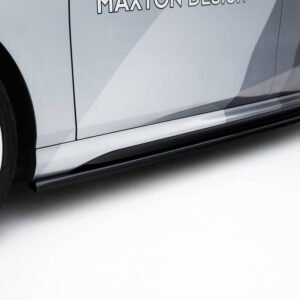 Faldones laterales para BMW M135i F70 - Maxton Design
