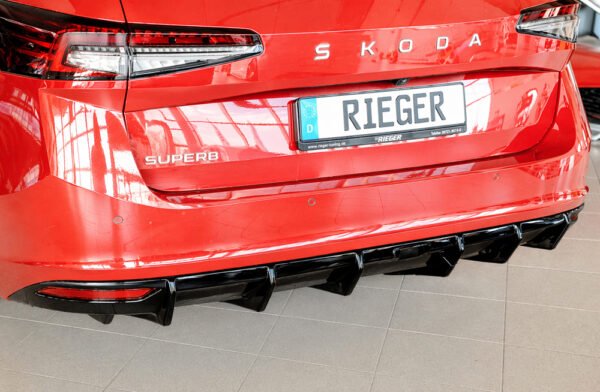 Inserto trasero Rieger para Skoda Superb IV (NZ/3Y) con AHK